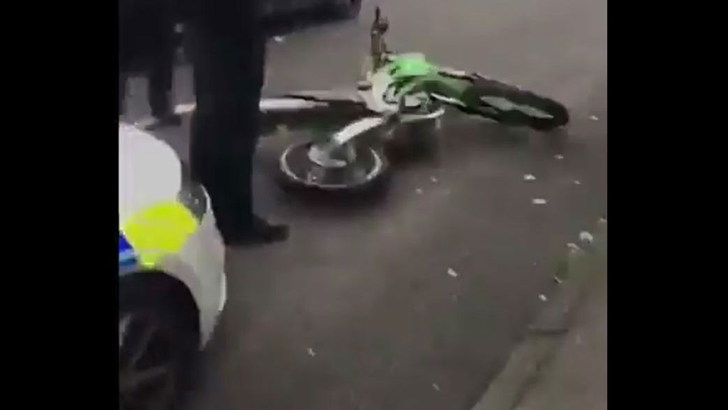 Video: chaos as gang flees police on bikes